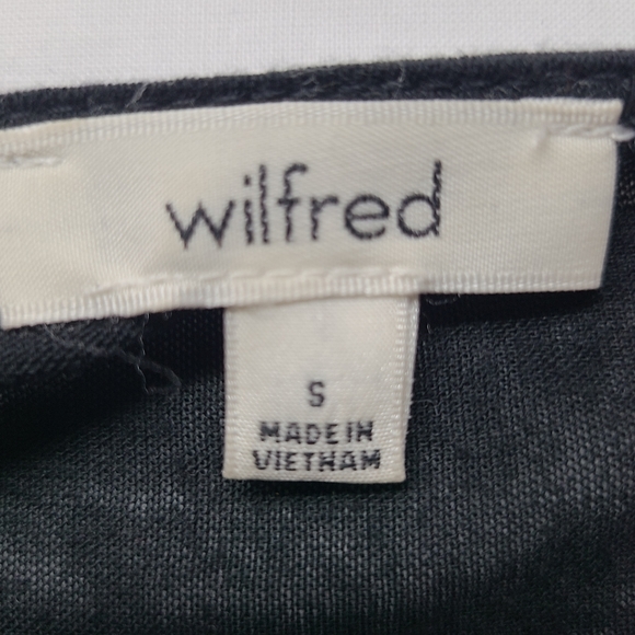 Wilfred Aritzia black v-neck semi-sheer long sleeve shirt, oversized S (PTP 23") - Picture 5 of 6